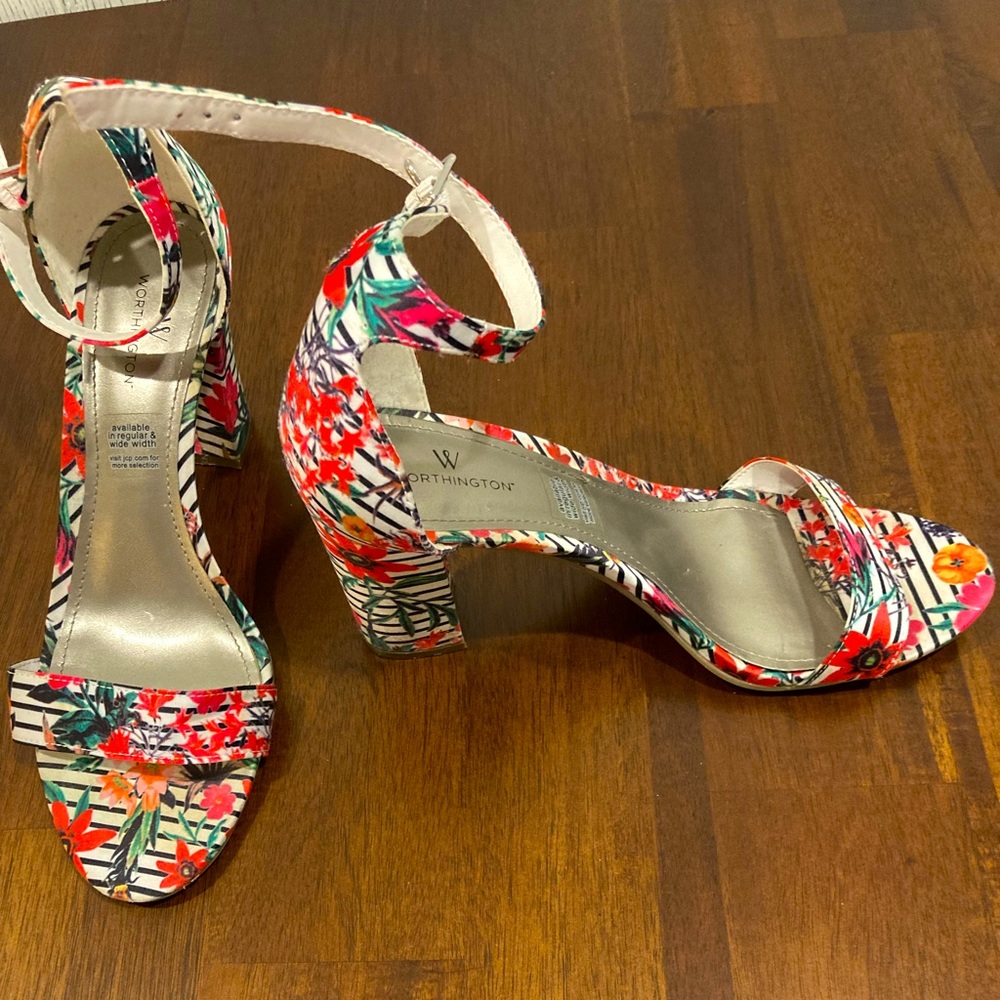 Worthington Beckwith open toed wide heel shoe